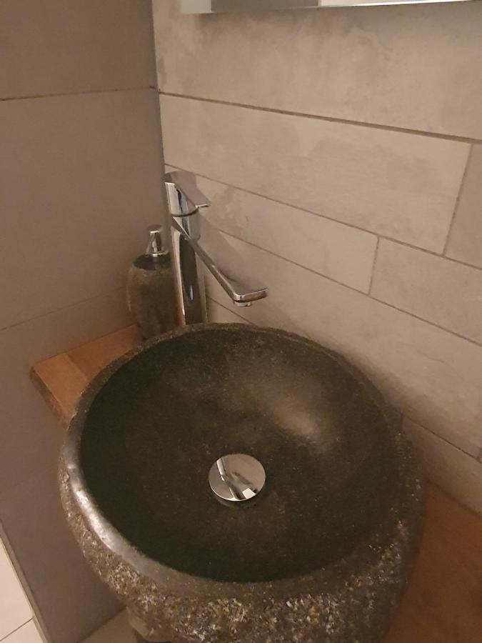 Een Klein Appartementje Zonder Keuken In Het Centrum Sleep At Hamtingh'S Hilvarenbeek Kültér fotó